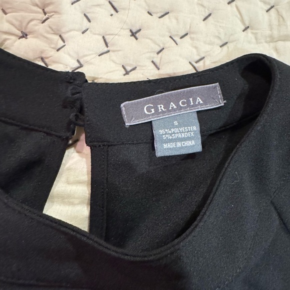 Gracia Black Cropped Top Blouse with Zipper Detailing Sleeve size S - Picture 3 of 3